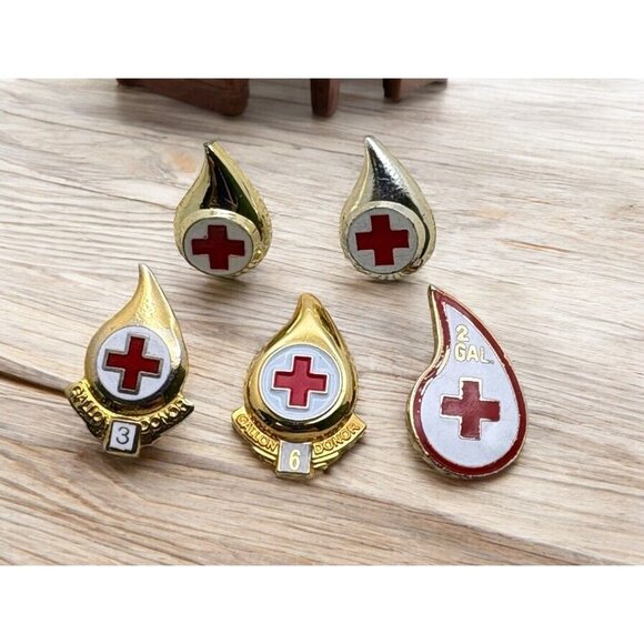 Vintage American Red Cross Blood Donor Pins Lot Of 5 Gold Tone 2 3 6 Gallon - Picture 1 of 8